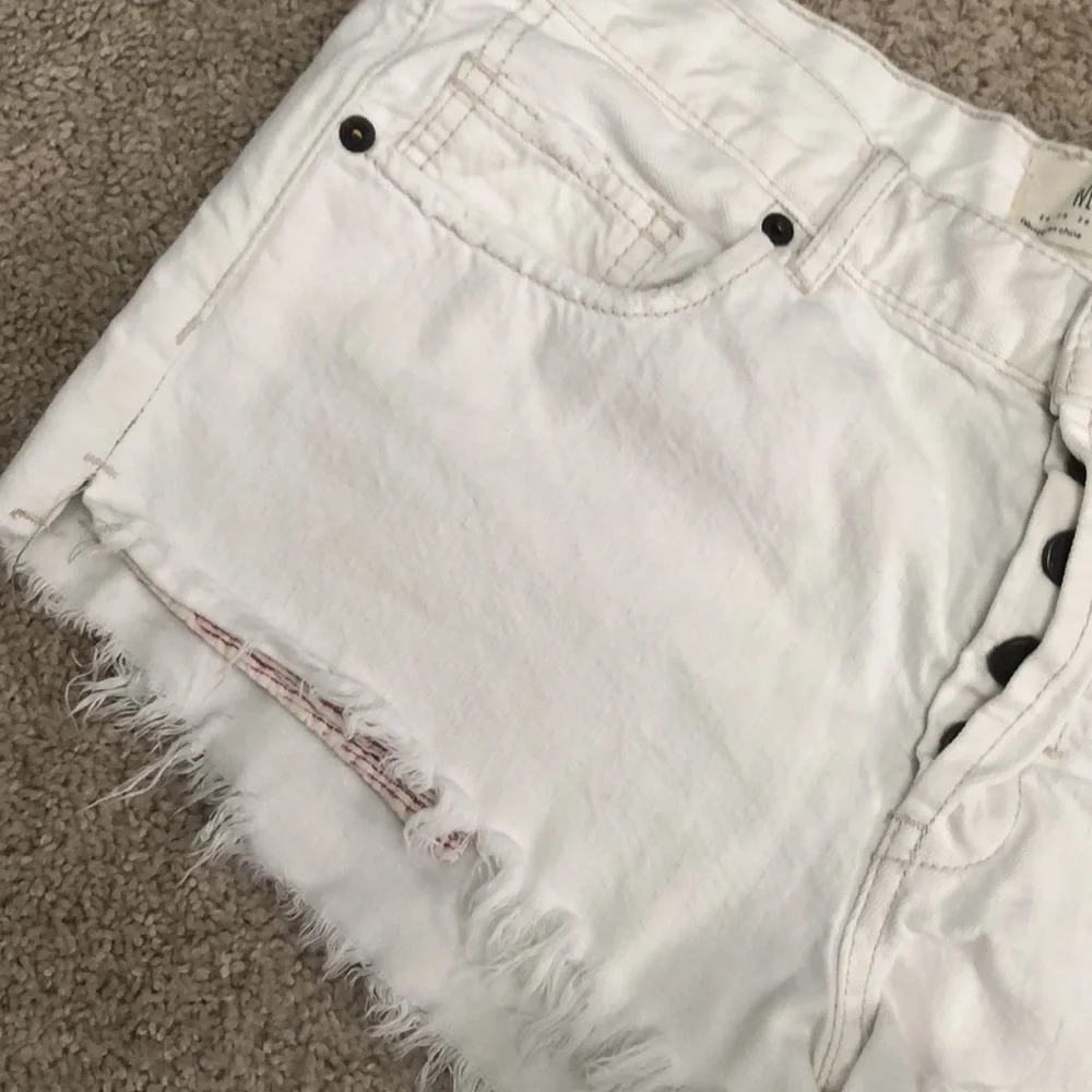 Free People We The Free White Soft & Relaxed Cut Off Shorts 29 Boho